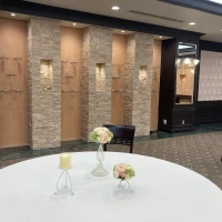 少し高級感が出る会場。広さに応じて選べます。