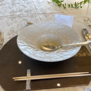 料理毎にお皿が変わり、お皿にもこだわりを感じました。
