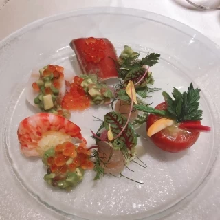 料理は彩りがきれいで、目でも楽しめます。