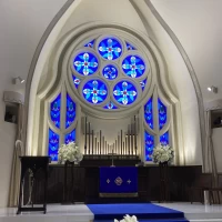 写真以上に素敵だった青いチャペル