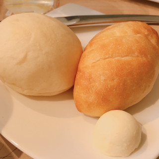 もちもちのパンとふわふわのパンです。