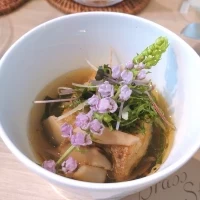 フォアグラを揚げて和風出汁につけたものです。とても美味です。