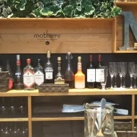 入り口のドリンクバー