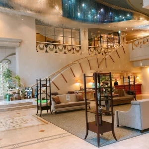 広くきれいなロビー|565960さんのパレスへいあんの写真(1064180)