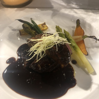メインもしっかりとした食べごたえのあるお肉