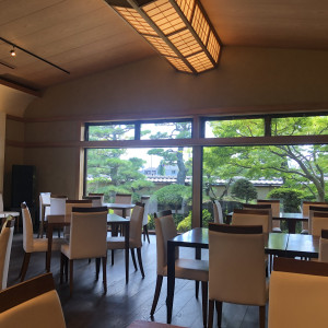 ほぼ全てのゲストに着席いただいてお待ちいただけます。|565988さんのTHE GARDEN DINING 弓絃葉（ザ・ガーデンダイニング ユズルハ）の写真(1074164)