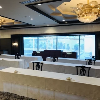 外光の入る披露宴会場。
開放感がある。