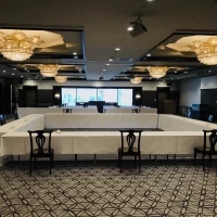 外光の入る披露宴会場。
開放感がある。