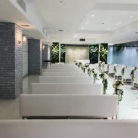 外光と水の音。