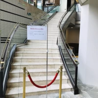 外階段
フラワーシャワーもできるそうです