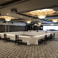 外光の入る披露宴会場。
開放感がある。