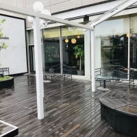 外光の入る披露宴会場。
開放感がある。
バルコニー側から