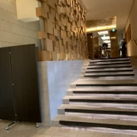 階段のある披露宴会場