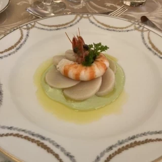 最初のお料理。魚介の旨味がつまっていました