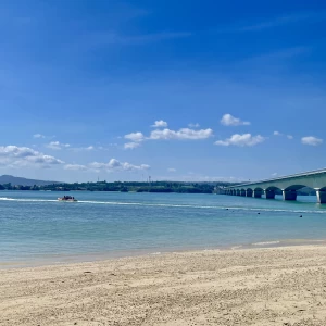 ビーチ撮影 とっても素敵な景色で撮影してもらえました|566211さんのひといろの教会(モチーフ ウエディングプランニングアンドイベントデザイン)(ウエディング取扱終了)の写真(1667937)