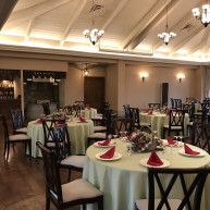 一人一人の席の間隔は空いています。