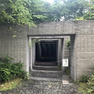 石の教会の回廊
アルバムの写真撮影ができます