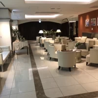 披露宴会場前のロビー。広い。