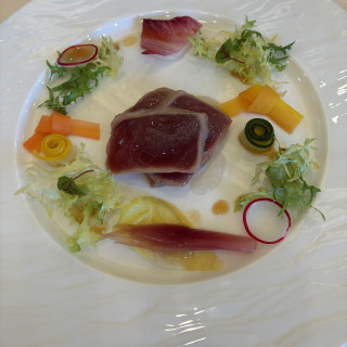 マグロの前菜、お野菜も美味しかったです