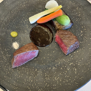 牛肉ステーキ、ソースや塩、わさびなど様々味が楽しめました|566580さんのアルコラッジョマリエールの写真(2416161)