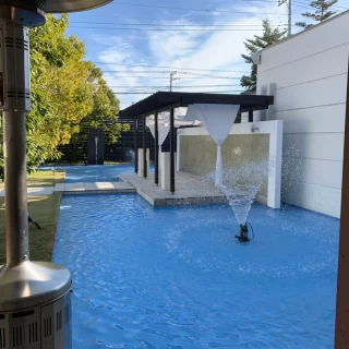 入り口から入ってすぐのところに見える噴水が涼しげでした。