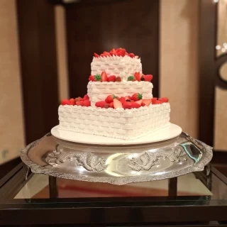 入刀のウエディングケーキ