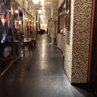 受付から見える廊下