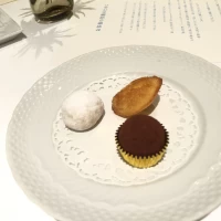 小菓子
マドレーヌ、カフェトリュフ、ブルネージュ