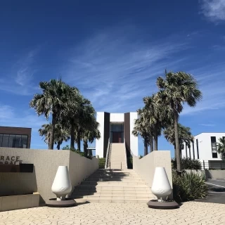 敷地内に入ってすぐ目に入るチャペルです。