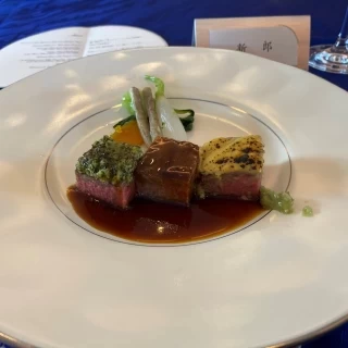 国産牛サーロインのグリル　三種の味わい山葵添え