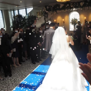 チャペルを出た後のフラワーシャワーが行われるところです