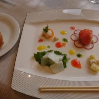 彩り豊かで 美味しかった 前菜！パンも その都度 焼きたて！