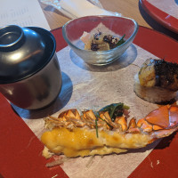 オマール海老のグリル、フォアグラのお寿司風など