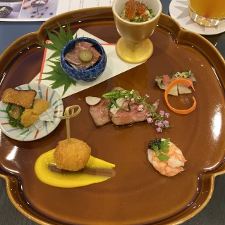 前菜なのに豪華でおいしかったです。