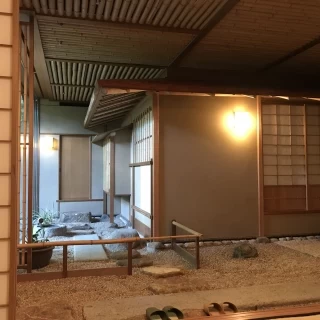 控室からお庭が見えます