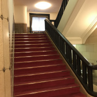 赤い階段がすてきです