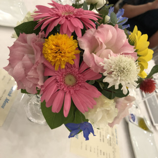 披露宴会場のテーブルにあったお花です