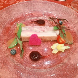 綺麗な盛り付けで、思わず写真を撮りたくなります。
