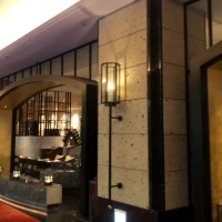 ホテル内には飲食店がある