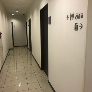 廊下は非常にシンプル|567421さんのRISTORANTE“CANOVIANO”（リストランテ　カノビアーノ）（ホテル雅叙園東京内）の写真(1076691)