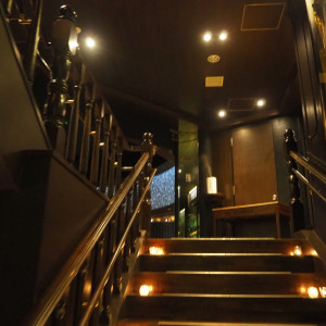 披露宴会場に向かう階段|567464さんの恵比寿DuoDOMO(デュオドーモ)（ウエディング取扱終了）の写真(1074260)