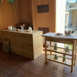 木の香りがするゲストの待合い室です。