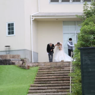 ここから新婦は入場します