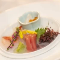 ドライアイスの白い煙がふわ〜と出てくる演出がありました。