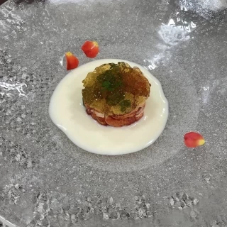 前菜のオマール海老はプリプリしてて美味しかったです