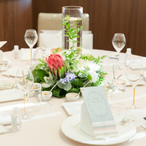 全てのテーブルが同じ装花ではなく、会場全体でバランスよく。|567912さんのGRANADA SUITE 福岡(グラナダスィート福岡)（営業終了）の写真(1078119)
