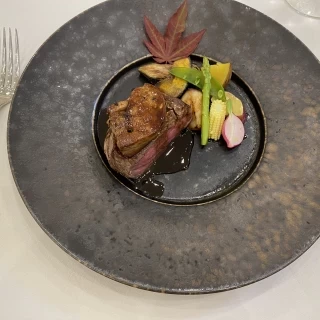 牛肉とフォアグラとトリュフが美味しいです。