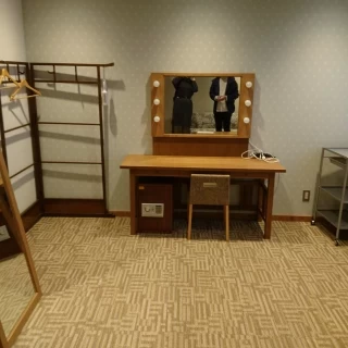 新郎新婦控え室です。仕切りで視線を隠すこともできました。