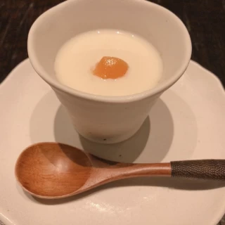 試食の最後にでてかた杏仁豆腐。自家製です