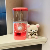 演出に使うガチャガチャも受付に。